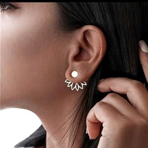 NWT Lotus Earring Studs Silver Color